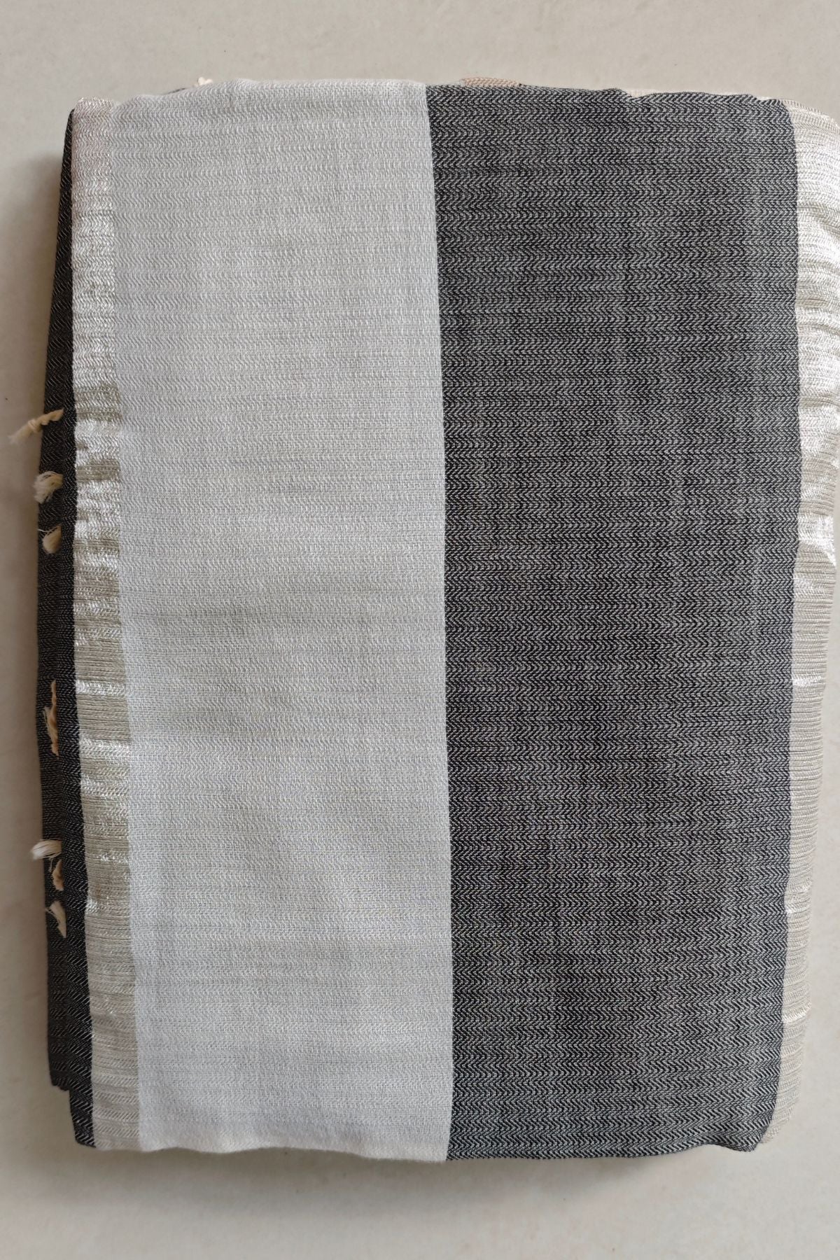 Black & White 4 Pedal Maheshwari Saree