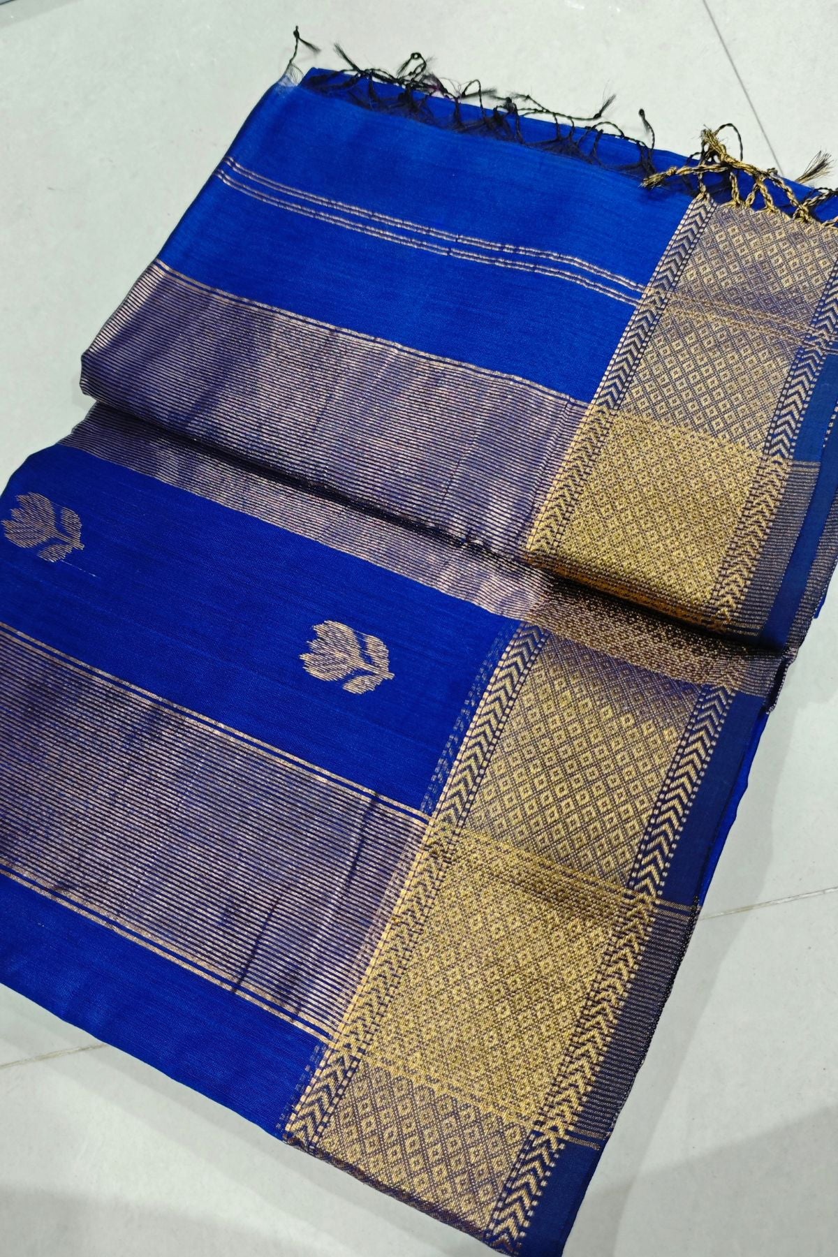 Blue Lotus Motifs Maheshwari Saree