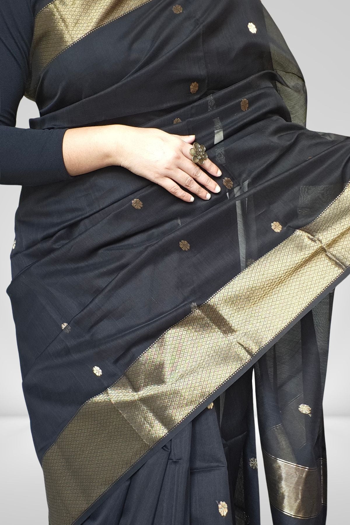 Black Badi Choti Maheshwari Saree