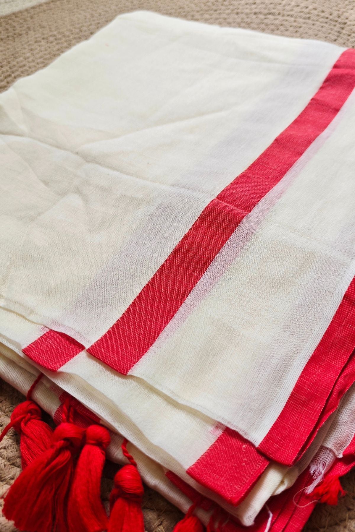 Red Border White Mulcotton Saree