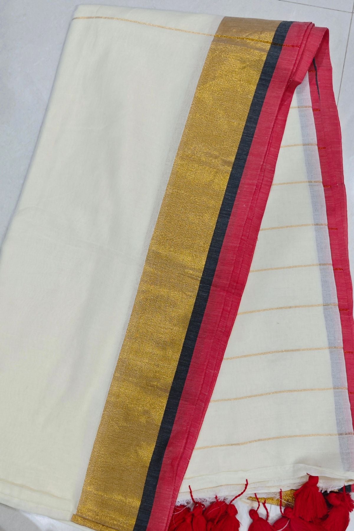 White & Red Mulcotton Saree